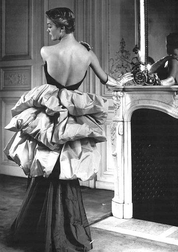 Art Class Tour : Elsa Schiaparelli "Shocking as a Fashion Statement for the Avant-Garde"