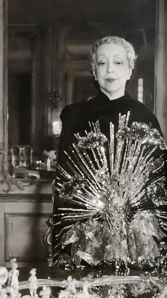 Art Class Tour : Elsa Schiaparelli "Shocking as a Fashion Statement for the Avant-Garde"