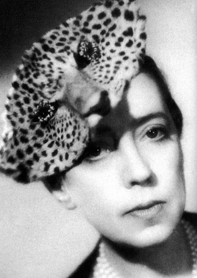 Art Class Tour : Elsa Schiaparelli "Shocking as a Fashion Statement for the Avant-Garde"