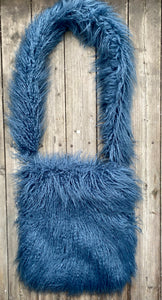 22106 "Ceci n'est pas  the Fluffie one in Blue