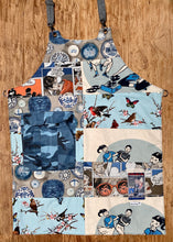 Load image into Gallery viewer, Sustainable Apron &quot;The one with Delftblue and combat pocket.