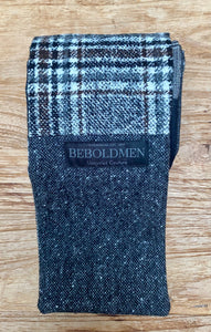 Woolenscarf in black gray and anthracite.