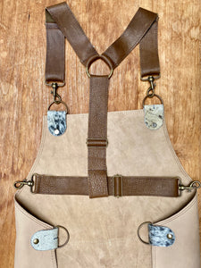 Light leather apron with pockets (one of a kind)