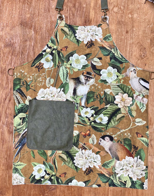 Apron in ochre / Green Monkey print